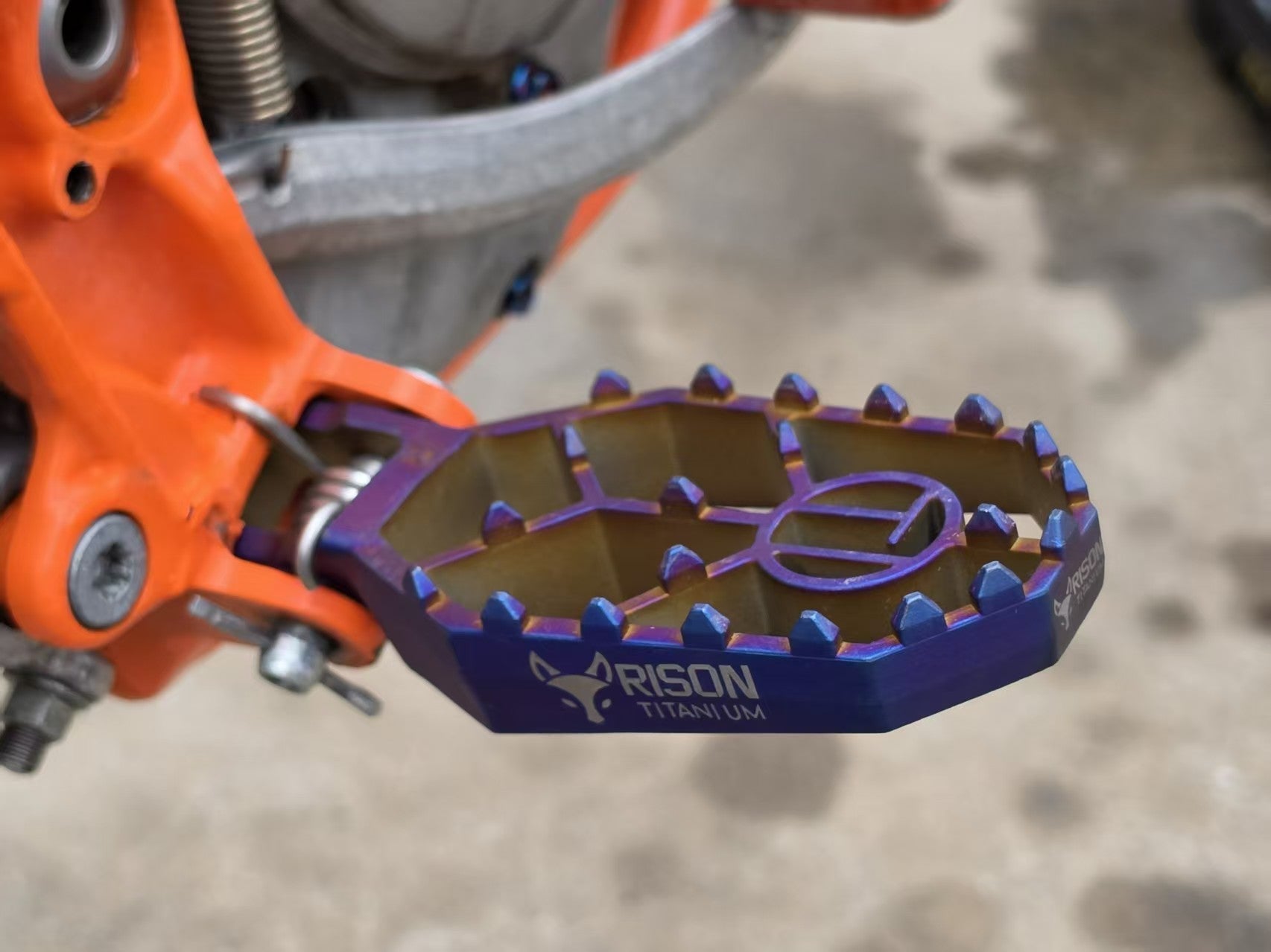 Premium Grade 5 Titanium Foot Pegs RISON TITANIUM Wide Footpegs for KTM Husqvarna Gas Gas